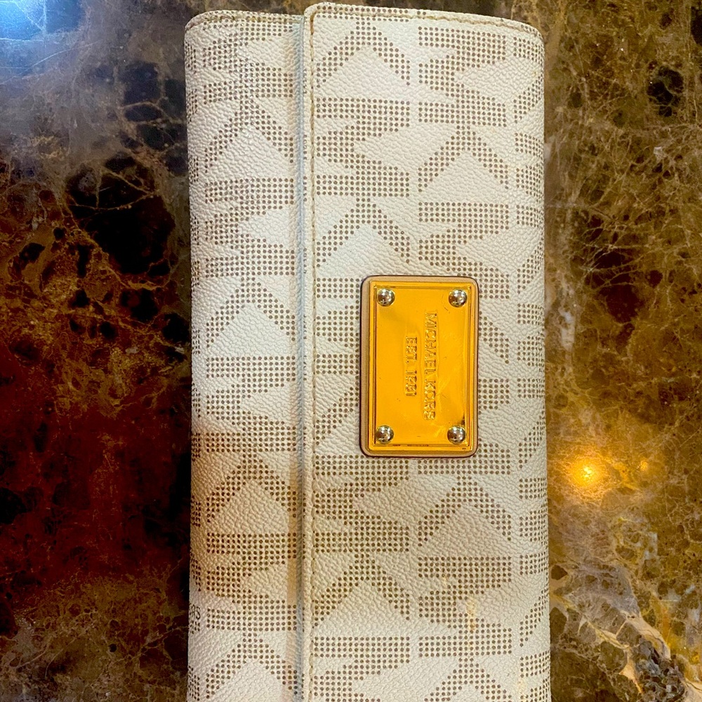 Michael kors wallet